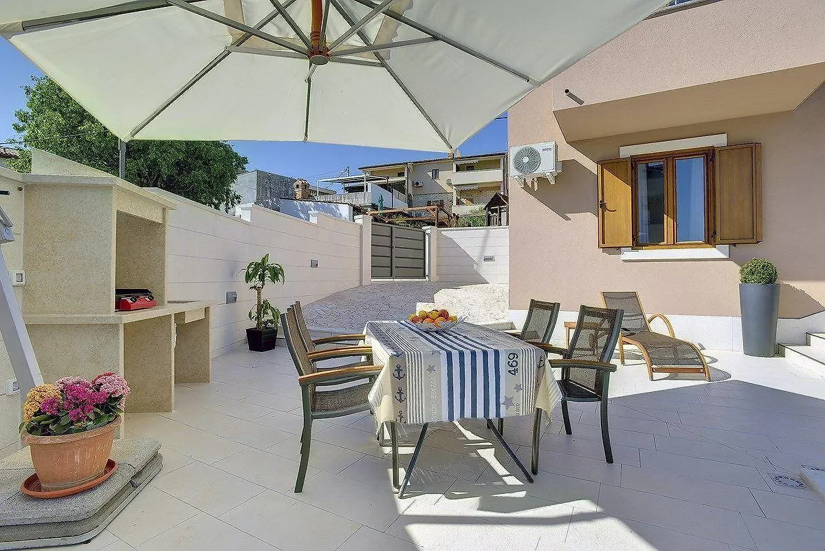 Holiday Home Miceli Ližnjan