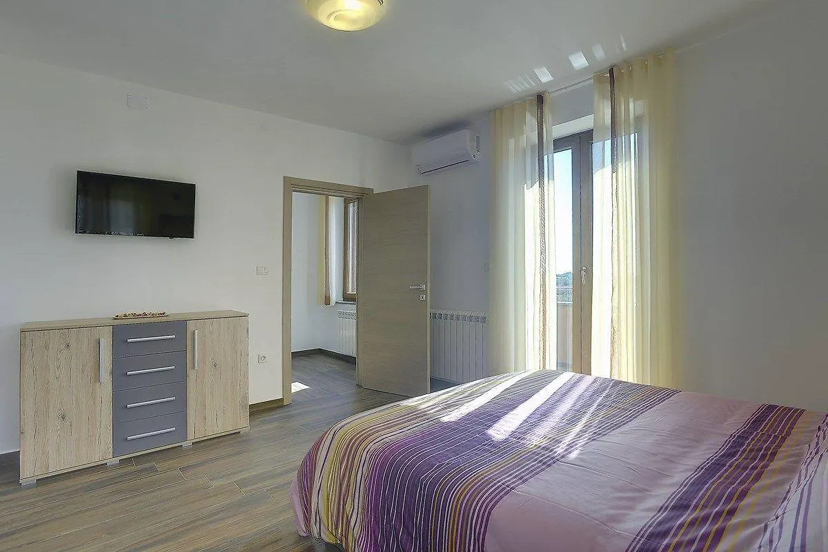 Holiday Home Miceli Ližnjan