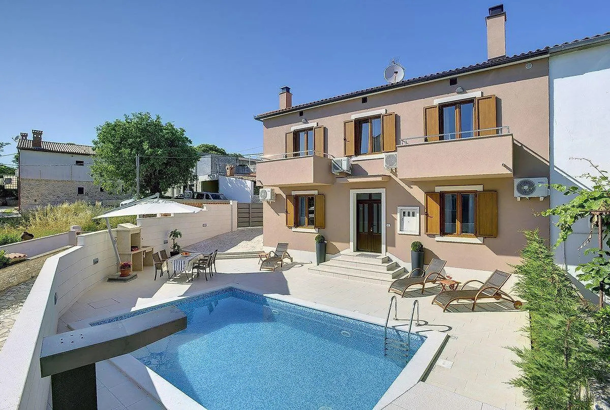 Holiday Home Miceli Liznjan 0*,