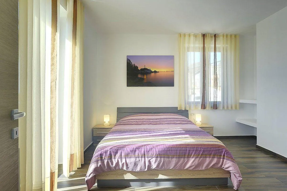 Holiday Home Miceli Liznjan 0*,